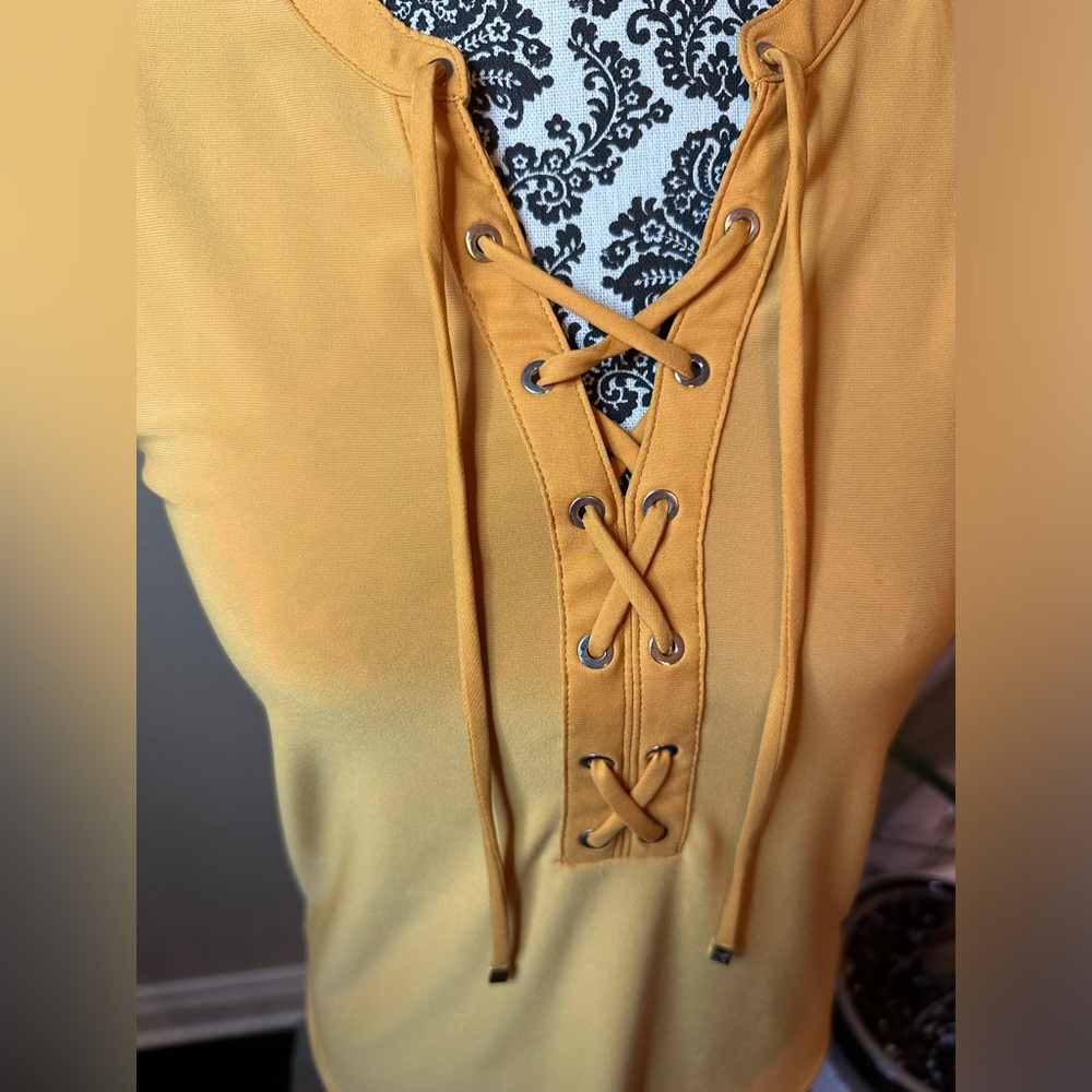 White House Black Market Yellow Sleeveless Top Size XSmall - Picture 2 of 9